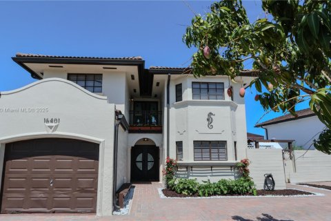 Villa ou maison à vendre à Miami, Floride: 3 chambres, 153.66 m2 № 1973527 - photo 1