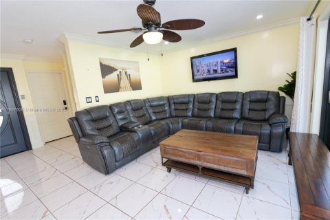 Villa ou maison à vendre à Miami, Floride: 3 chambres, 153.66 m2 № 1973527 - photo 10