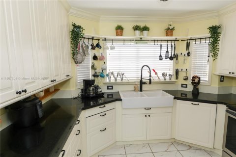 Villa ou maison à vendre à Miami, Floride: 3 chambres, 153.66 m2 № 1973527 - photo 13