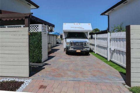 Villa ou maison à vendre à Miami, Floride: 3 chambres, 153.66 m2 № 1973527 - photo 5