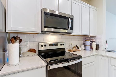 Townhouse in Davenport, Florida 3 bedrooms, 161.28 sq.m. № 2302640 - photo 3