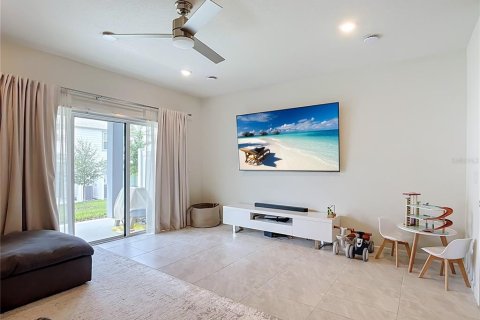 Townhouse in Davenport, Florida 3 bedrooms, 161.28 sq.m. № 2302640 - photo 23