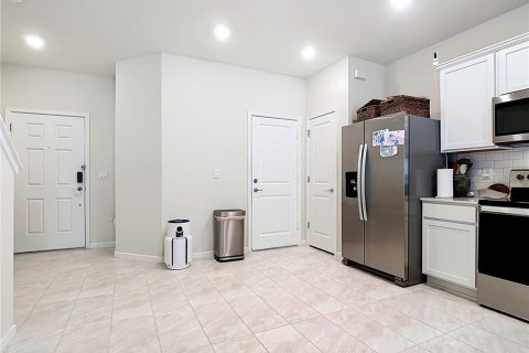 Townhouse in Davenport, Florida 3 bedrooms, 161.28 sq.m. № 2302640 - photo 20