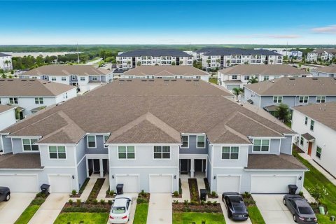 Townhouse in Davenport, Florida 3 bedrooms, 161.28 sq.m. № 2302640 - photo 7
