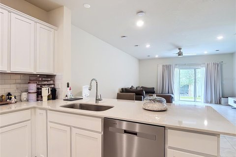 Townhouse in Davenport, Florida 3 bedrooms, 161.28 sq.m. № 2302640 - photo 19