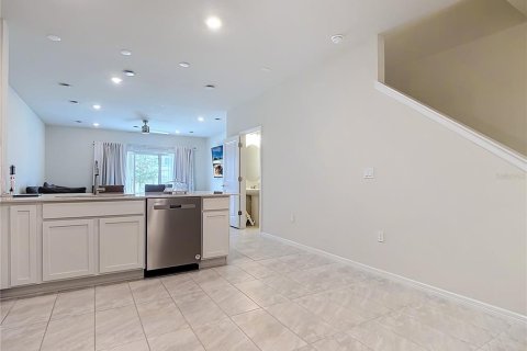 Townhouse in Davenport, Florida 3 bedrooms, 161.28 sq.m. № 2302640 - photo 17