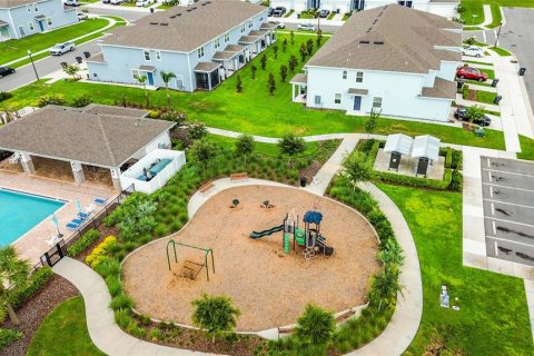 Townhouse in Davenport, Florida 3 bedrooms, 161.28 sq.m. № 2302640 - photo 6