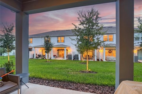 Townhouse in Davenport, Florida 3 bedrooms, 161.28 sq.m. № 2302640 - photo 5