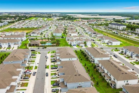 Townhouse in Davenport, Florida 3 bedrooms, 161.28 sq.m. № 2302640 - photo 13