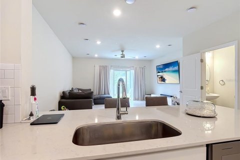 Townhouse in Davenport, Florida 3 bedrooms, 161.28 sq.m. № 2302640 - photo 18