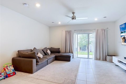 Townhouse in Davenport, Florida 3 bedrooms, 161.28 sq.m. № 2302640 - photo 22