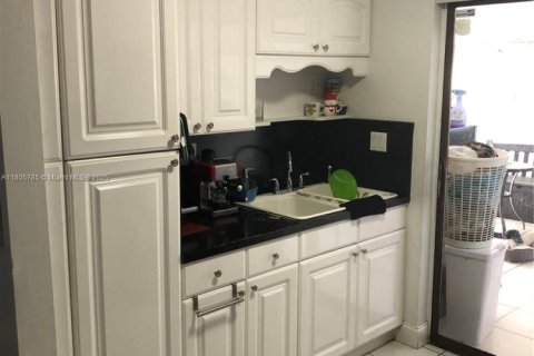 Condominio en venta en Hialeah, Florida, 2 dormitorios, 71.07 m2 № 1889627 - foto 6