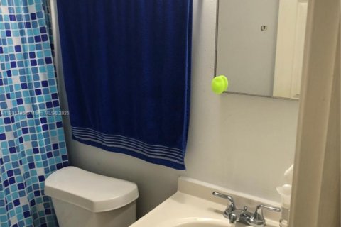 Condominio en venta en Hialeah, Florida, 2 dormitorios, 71.07 m2 № 1889627 - foto 11