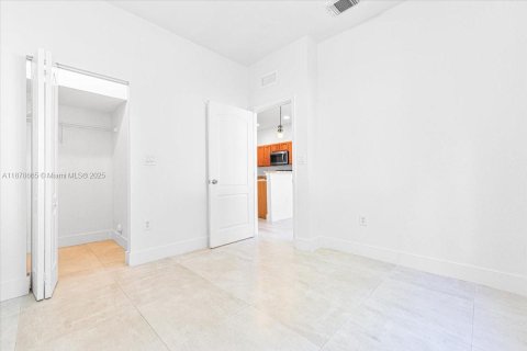 Снять в аренду таунхаус в Майами-Гарденс, Флорида 4 спальни, 160.07м2, № 1927370 - фото 17