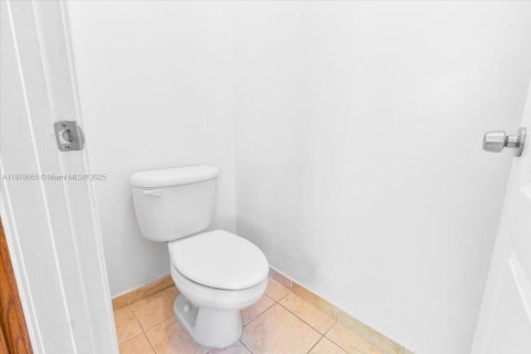 Снять в аренду таунхаус в Майами-Гарденс, Флорида 4 спальни, 160.07м2, № 1927370 - фото 24