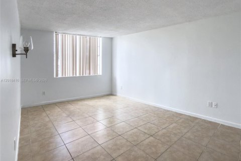 Condominio en venta en Miami, Florida, 1 dormitorio, 76.74 m2 № 2192522 - foto 5