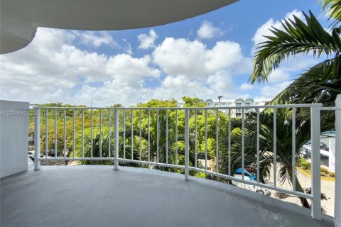 Condominio en venta en Miami, Florida, 1 dormitorio, 76.74 m2 № 2192522 - foto 10
