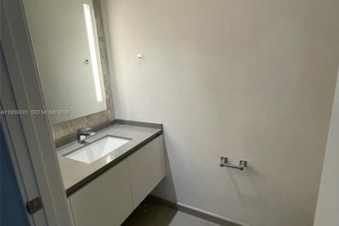 Condo in Miami, Florida, 1 bedroom  № 2088667 - photo 6
