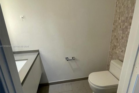 Condo in Miami, Florida, 1 bedroom  № 2088667 - photo 7