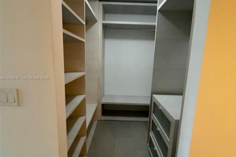 Condo in Miami, Florida, 1 bedroom  № 2088667 - photo 10
