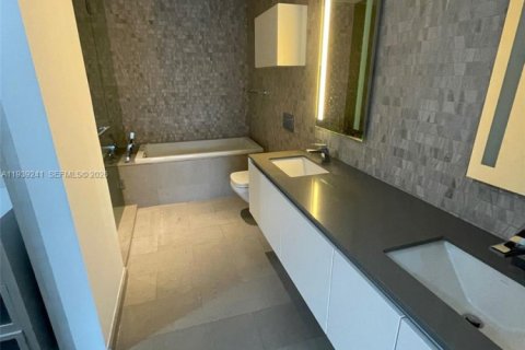Condo in Miami, Florida, 1 bedroom  № 2088667 - photo 9