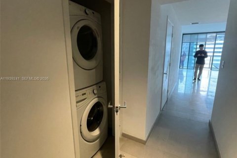 Condo in Miami, Florida, 1 bedroom  № 2088667 - photo 4