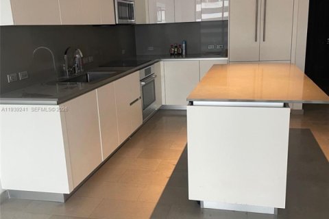Condo in Miami, Florida, 1 bedroom  № 2088667 - photo 2