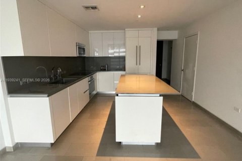 Condo in Miami, Florida, 1 bedroom  № 2088667 - photo 1