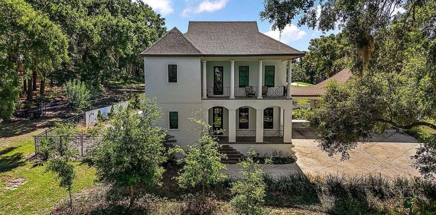 House in Mount Dora, Florida 4 bedrooms, 298.03 sq.m. № 1721088