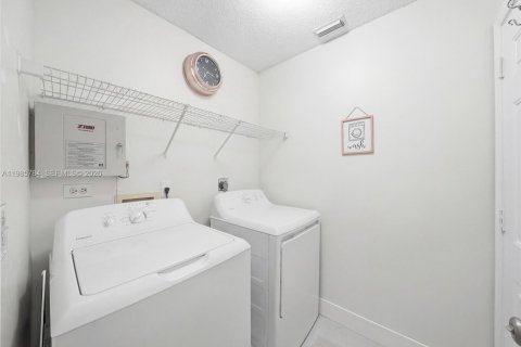 Купить виллу или дом в Хомстед, Флорида 2 спальни, 98.2м2, № 2048185 - фото 19