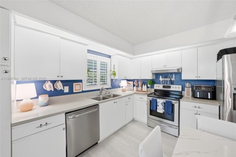 Купить виллу или дом в Хомстед, Флорида 2 спальни, 98.2м2, № 2048185 - фото 8