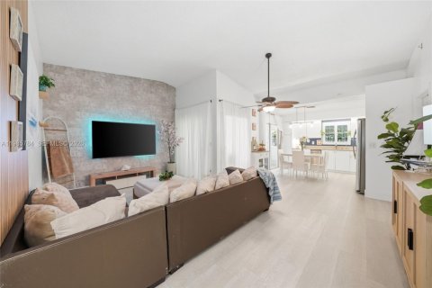 Купить виллу или дом в Хомстед, Флорида 2 спальни, 98.2м2, № 2048185 - фото 4