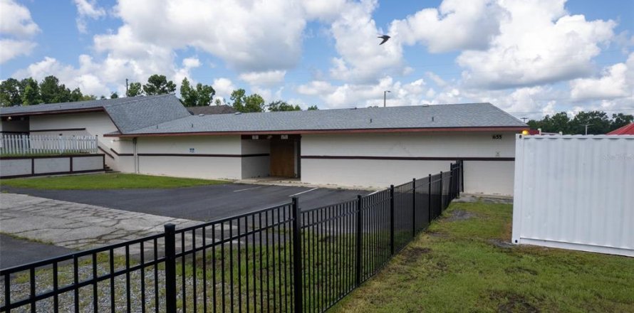 Commercial property in Madison, Florida 1133.78 sq.m. № 2128200