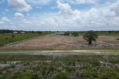 Commercial property in Okeechobee, Florida № 2177200 - photo 2