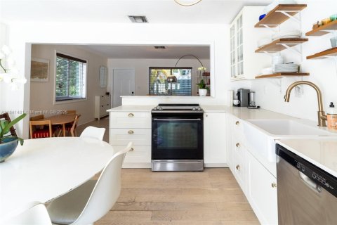 Touwnhouse à vendre à Miami, Floride: 3 chambres, 144.93 m2 № 1834066 - photo 5