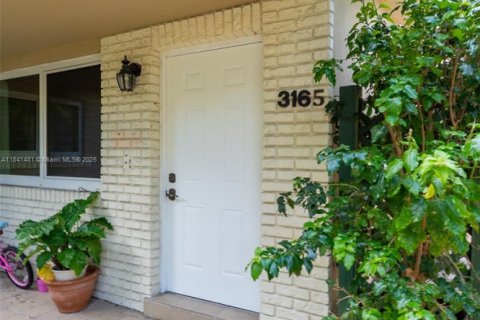 Touwnhouse à vendre à Miami, Floride: 3 chambres, 144.93 m2 № 1834066 - photo 16