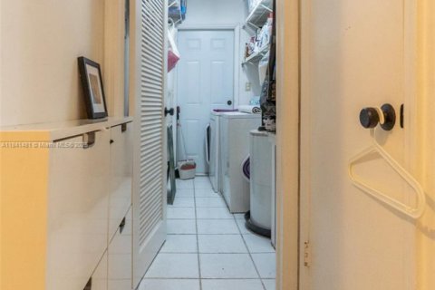 Touwnhouse à vendre à Miami, Floride: 3 chambres, 144.93 m2 № 1834066 - photo 13