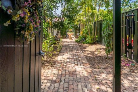 Touwnhouse à vendre à Miami, Floride: 3 chambres, 144.93 m2 № 1834066 - photo 15