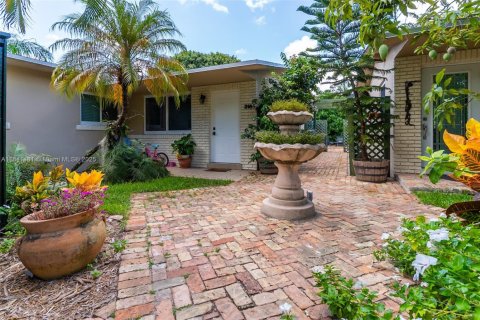 Touwnhouse à vendre à Miami, Floride: 3 chambres, 144.93 m2 № 1834066 - photo 2