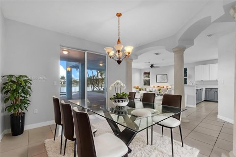 Villa ou maison à vendre à Miami, Floride: 4 chambres, 230.49 m2 № 1996935 - photo 11