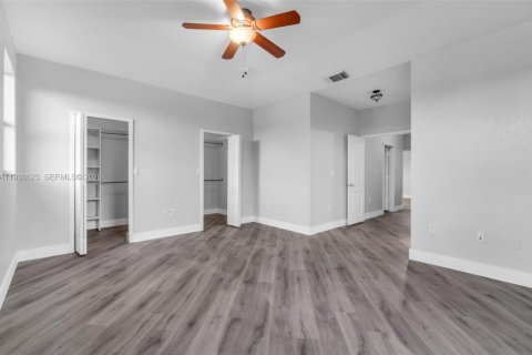 Villa ou maison à vendre à Miami, Floride: 4 chambres, 230.49 m2 № 1996935 - photo 21