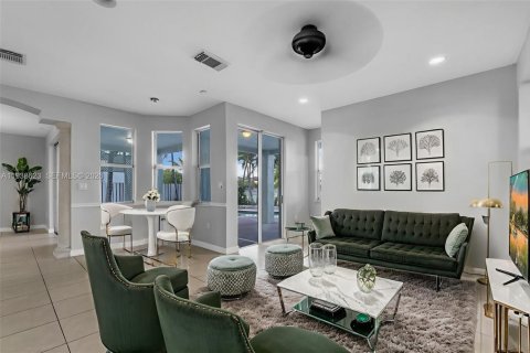 Villa ou maison à vendre à Miami, Floride: 4 chambres, 230.49 m2 № 1996935 - photo 12