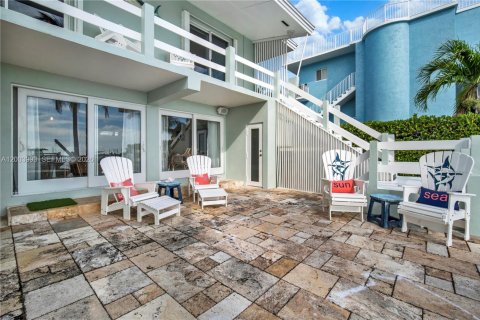 House in Key Largo, Florida 3 bedrooms, 144 sq.m. № 2068322 - photo 24