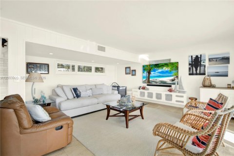 House in Key Largo, Florida 3 bedrooms, 144 sq.m. № 2068322 - photo 10