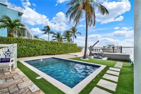 House in Key Largo, Florida 3 bedrooms, 144 sq.m. № 2068322 - photo 29