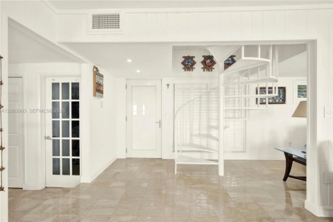 House in Key Largo, Florida 3 bedrooms, 144 sq.m. № 2068322 - photo 12