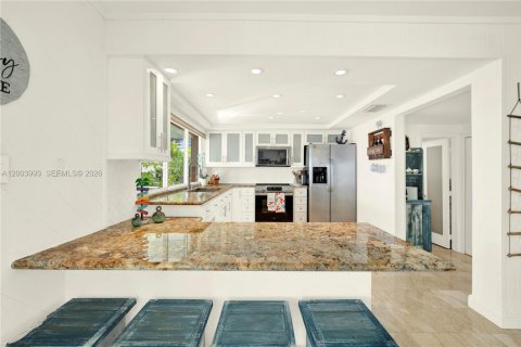 House in Key Largo, Florida 3 bedrooms, 144 sq.m. № 2068322 - photo 6