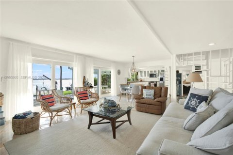 House in Key Largo, Florida 3 bedrooms, 144 sq.m. № 2068322 - photo 11