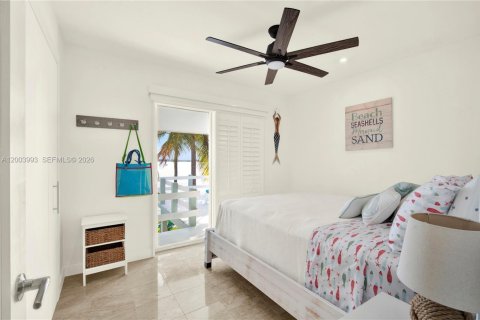 House in Key Largo, Florida 3 bedrooms, 144 sq.m. № 2068322 - photo 14