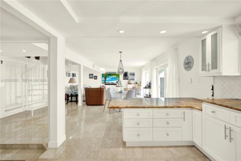 House in Key Largo, Florida 3 bedrooms, 144 sq.m. № 2068322 - photo 8